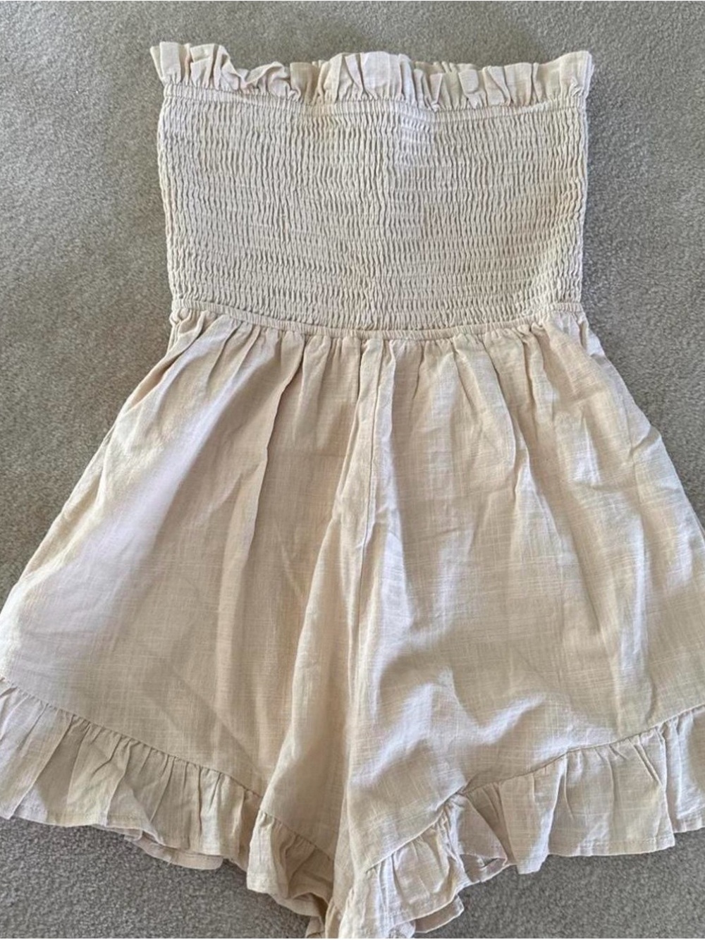 Princess Polly Cream Smocked Ruffle Shorts Romper size 8